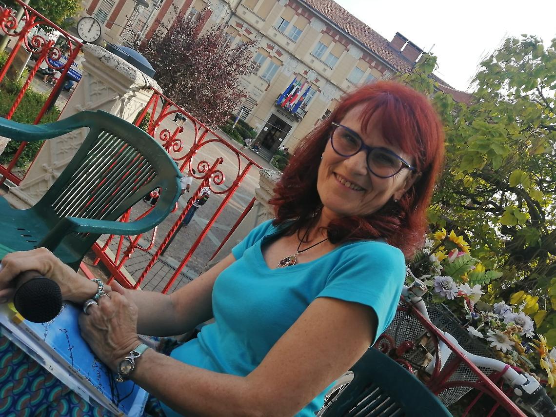 Poesia e quotidianità sulla Terrazza dei Curiosi: Egle Bolognesi incanta Settimo Torinese
