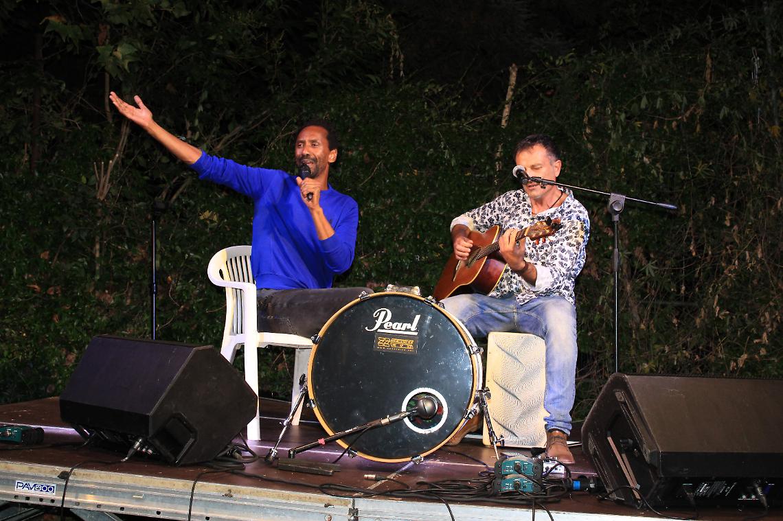 Che magia ai Giardini del Castellazzo: in 300 per Daby Touré