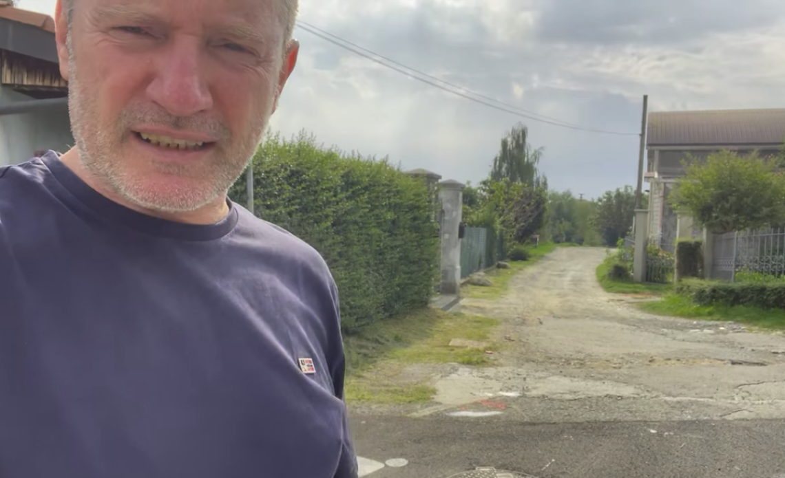 Cuorgnè, il consigliere comunale attacca la Giunta in un video su Facebook: «Strada dei Vigili del Fuoco dimenticata»