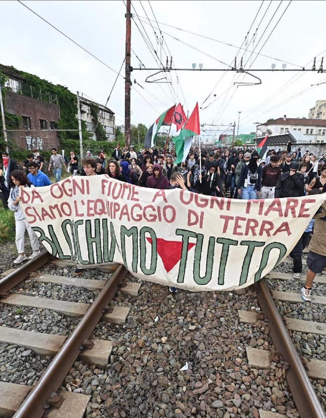 "Pronti a bloccare di nuovo la città": gli studenti di Torino rispondono all’attacco alla Flotilla