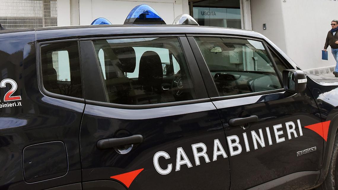 Evade due volte dai domiciliari