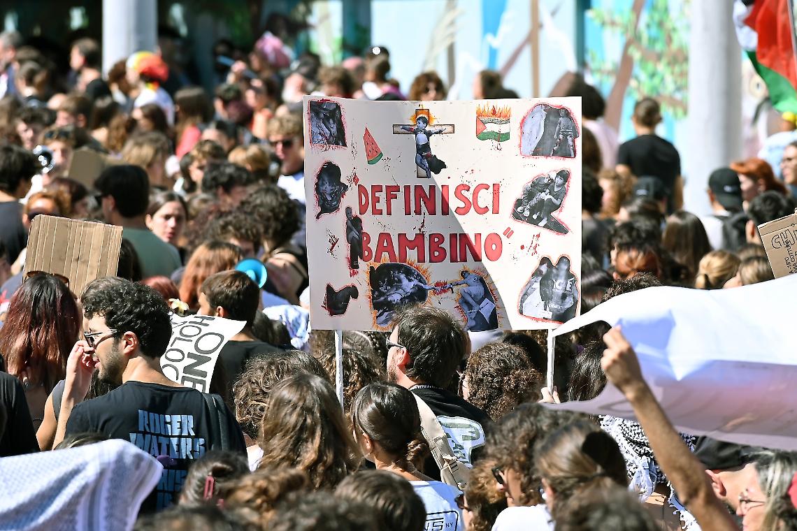 ‘Definisci bambino’: in corteo la gioventù ostinata