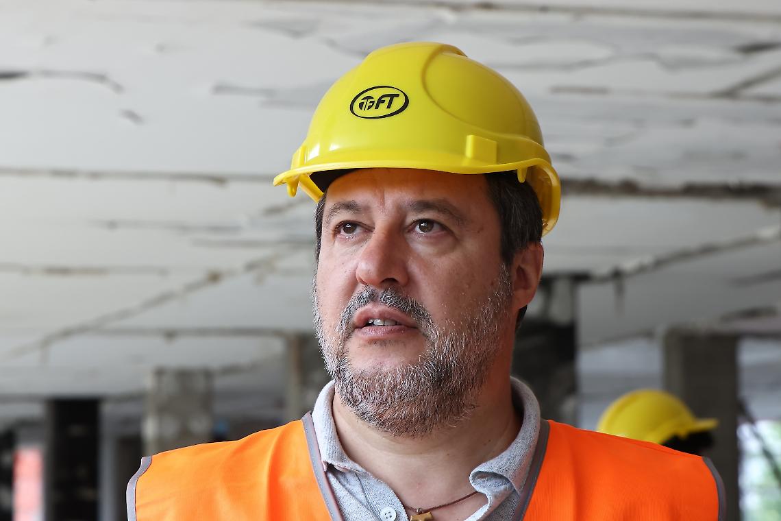 Salvini a Donnas: «L’elettrificazione della Ivrea–Aosta è a metà, i treni torneranno nel 2027»