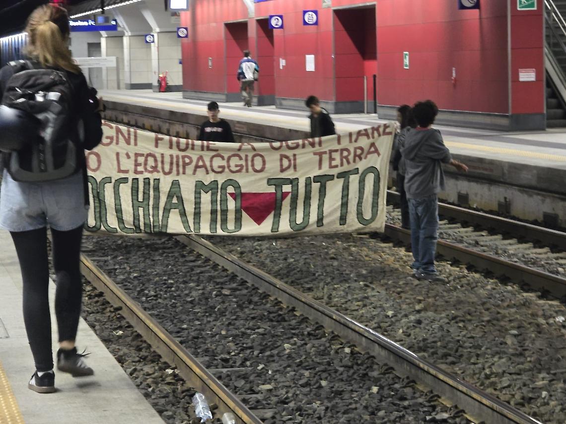 Bloccati i binari di Porta Susa