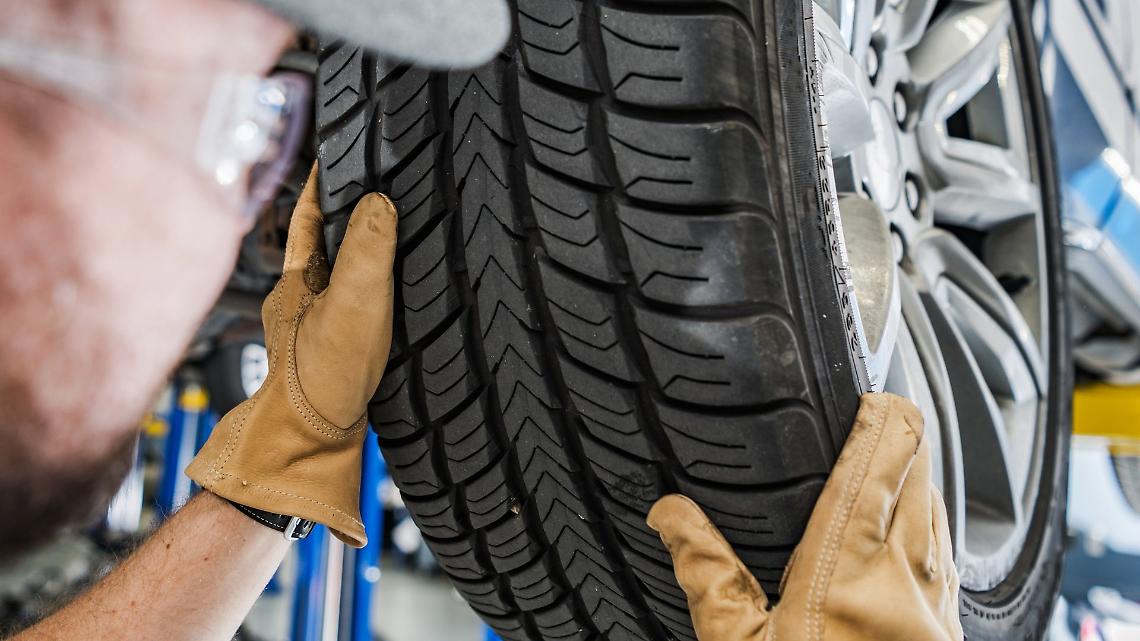 Gomme invernali in Piemonte: calendario 2025-2026, costi, sanzioni e consigli utili