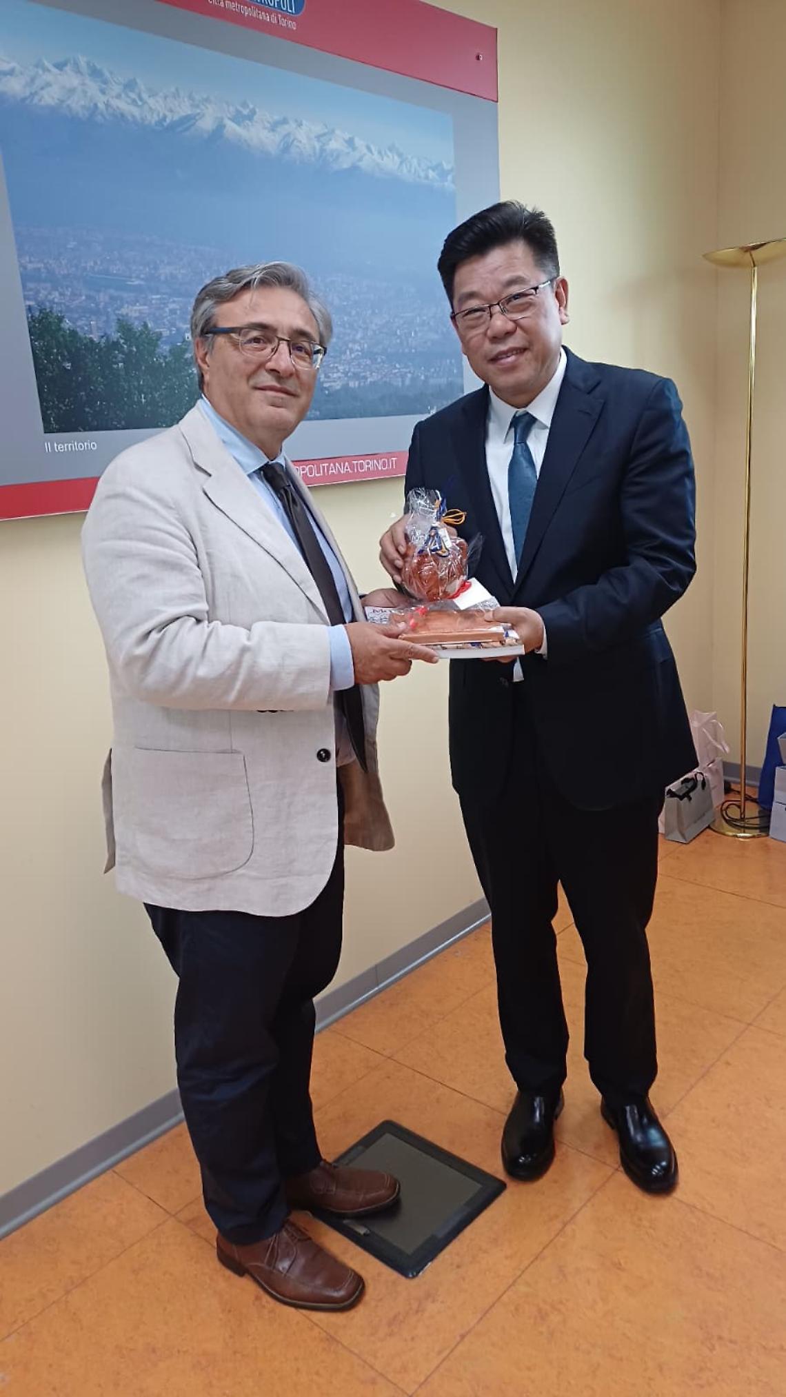 Torino, Settimo e Castellamonte spalancano le porte a Wenzhou: accordi, gemellaggi e affari tra Italia e Cina 