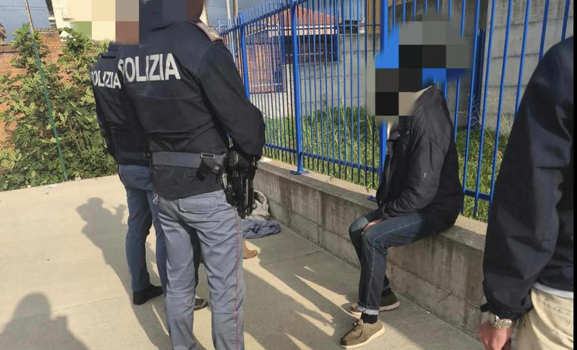 Si masturba davanti ai bambini. E' successo a Torino