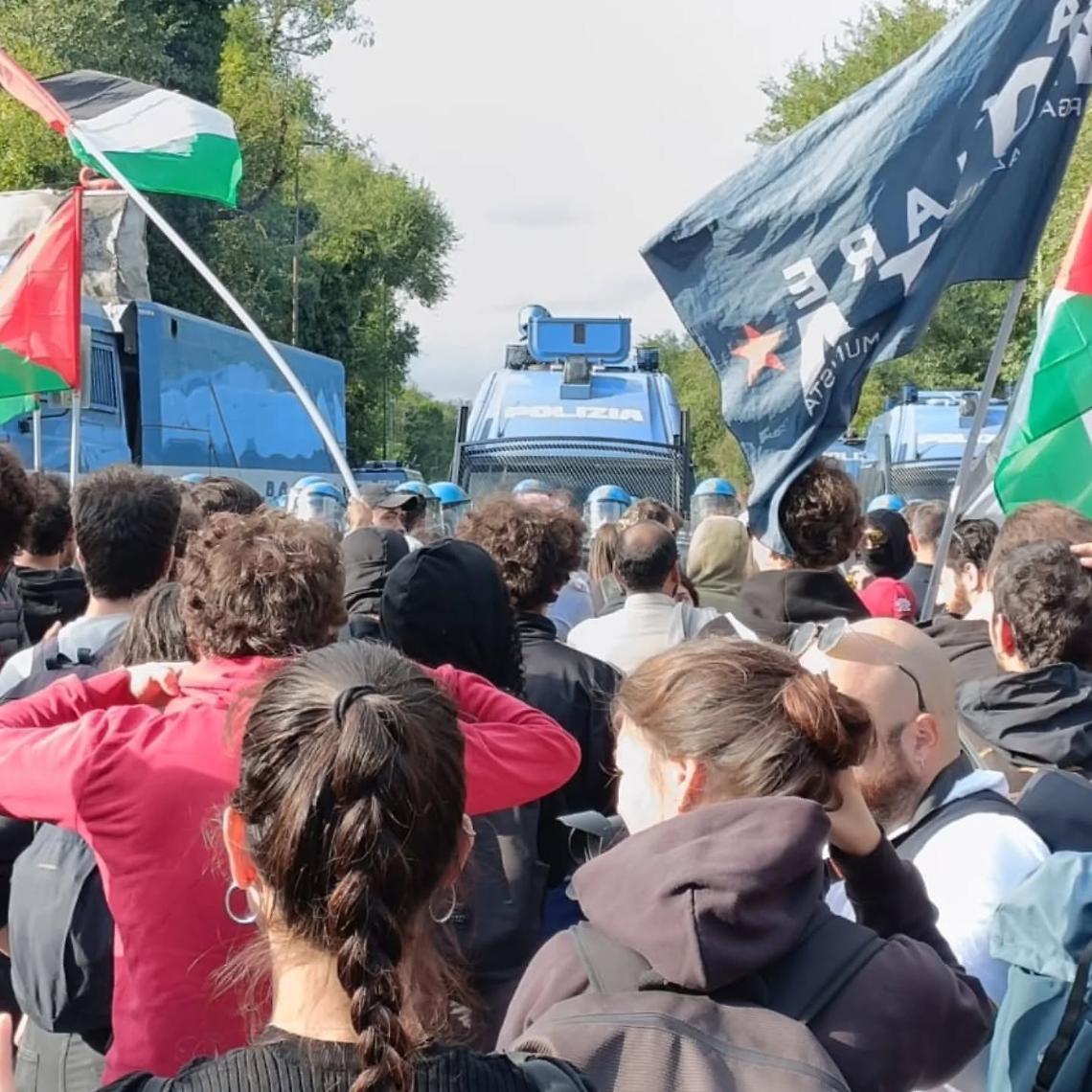 Torino assediata. Bambini in corteo contro il genocidio, manganelli e idranti per fermarli