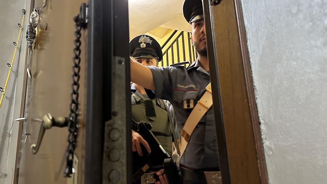 Donna uccisa a colpi di pietra