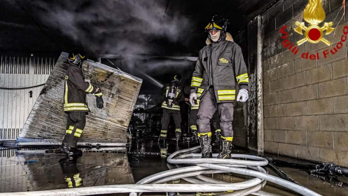 Torino, fiamme in un garage
