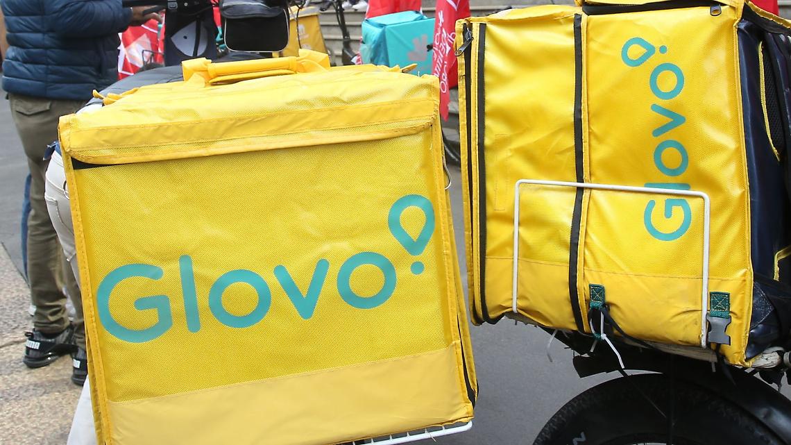 Rider, algoritmo e molestie: a Torino due fattorine portano Glovo in tribunale