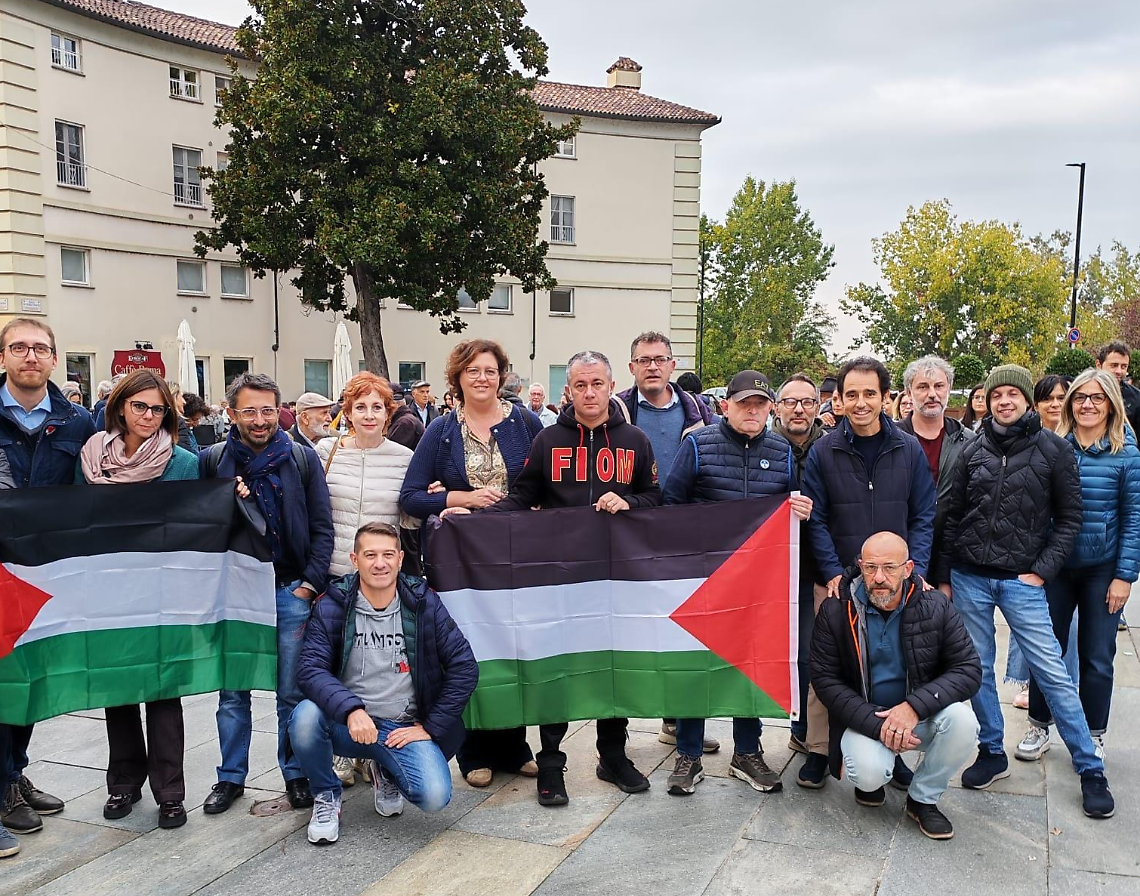 Venaria scende in piazza per Gaza: la pace come dovere civile. "Siamo con i Palestinesi. Mentre gli assessori ci fotografavano..."