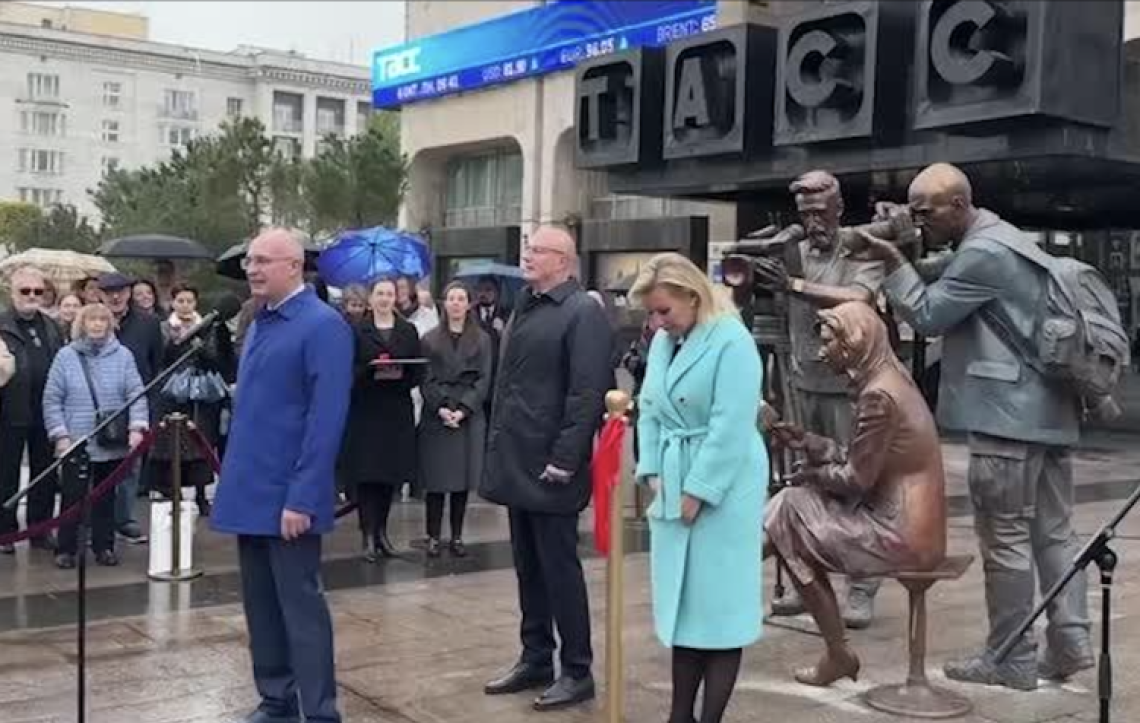 Mosca, 'Giornalisti russi': il silenzio e la lista dietro la statua