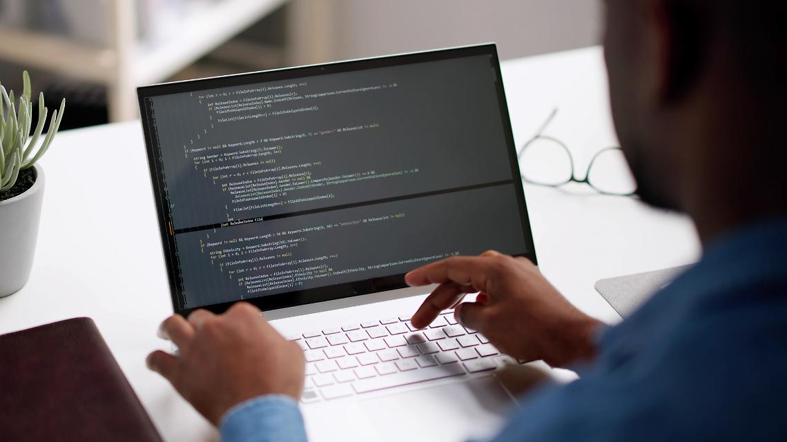 “Medico, stimato e insospettabile”. Ma per 12 anni scambiava foto di bambini sul dark web: indagini chiuse a Torino