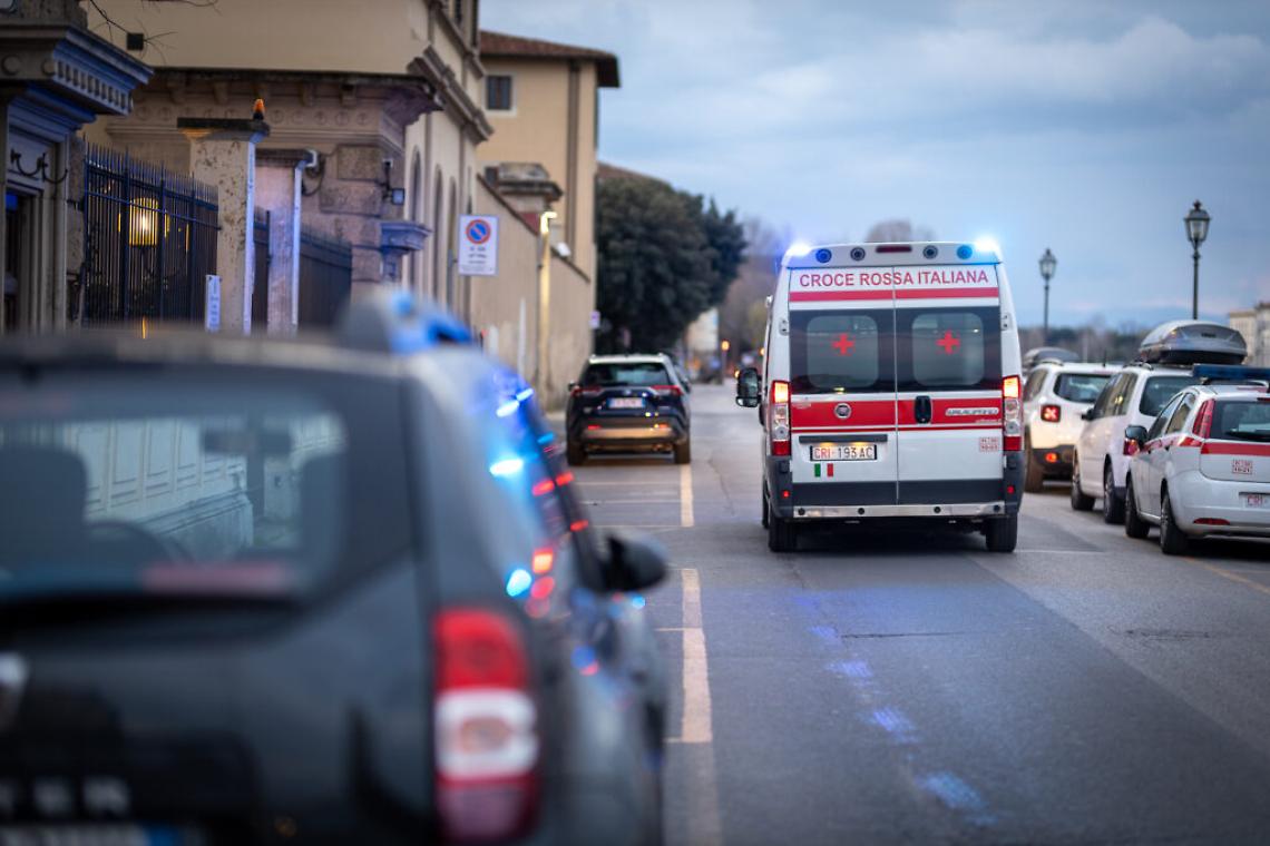 Cade dal ponteggio e sbatte la testa: 27enne in fin di vita a Leini