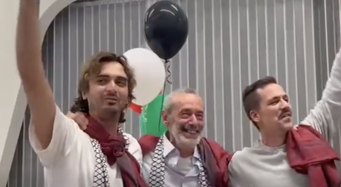 Tornano a Torino i tre attivisti della Flotilla: “Israele è crudele, ci hanno trattati come bestie”