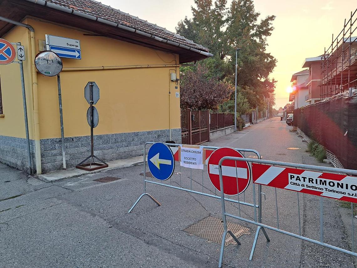 Cedimento in via Superga, disagi a Settimo Torinese: lavori da lunedì e accesso limitato