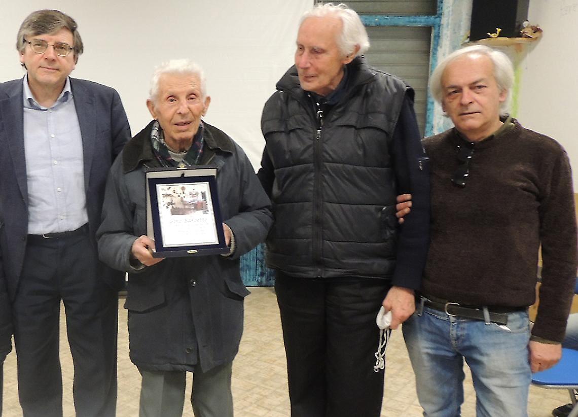 Nel marzo del 2022, pochi giorni prima della fine dello stato d’emergenza Covid, amici e compaesani lo avevano festeggiato con una targa e un video che ripercorreva la sua vita