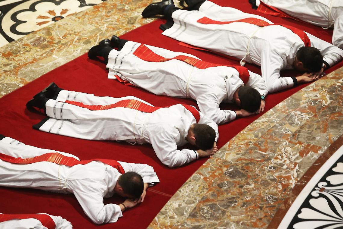 La Chiesa di carta e i seminari vuoti