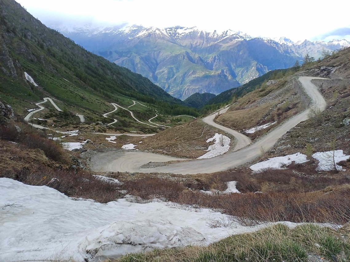Stop al traffico su Nivolet, Viù, Assietta e Finestre: la montagna si prepara al gelo