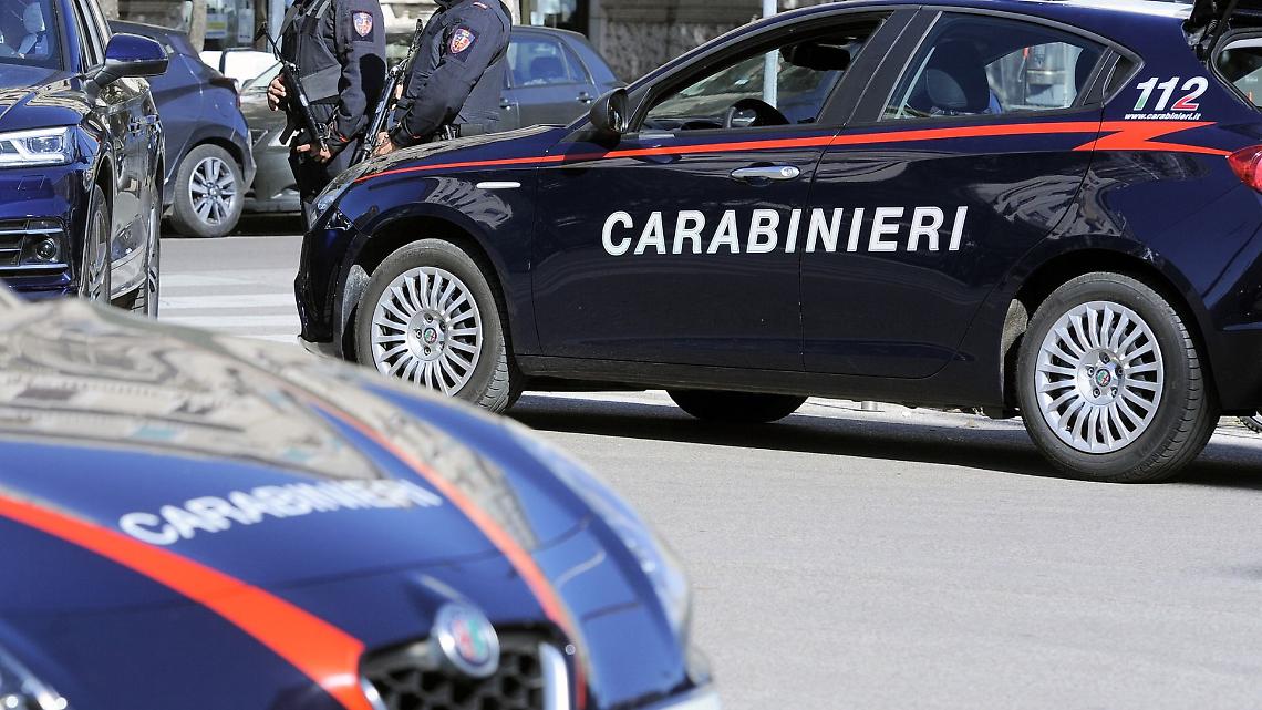 Biella, scappa dai carabinieri