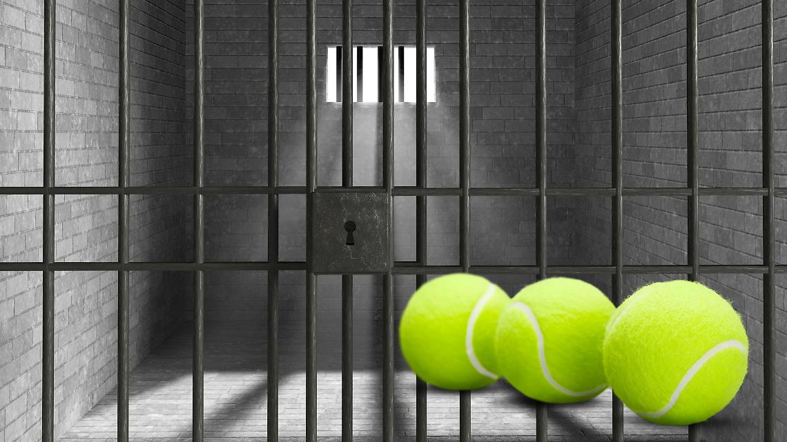 A Vercelli il tennis si gioca... con la cocaina. Palle da tennis “ripiene” lanciate nel carcere: scoperto lo spaccio dietro le sbarre