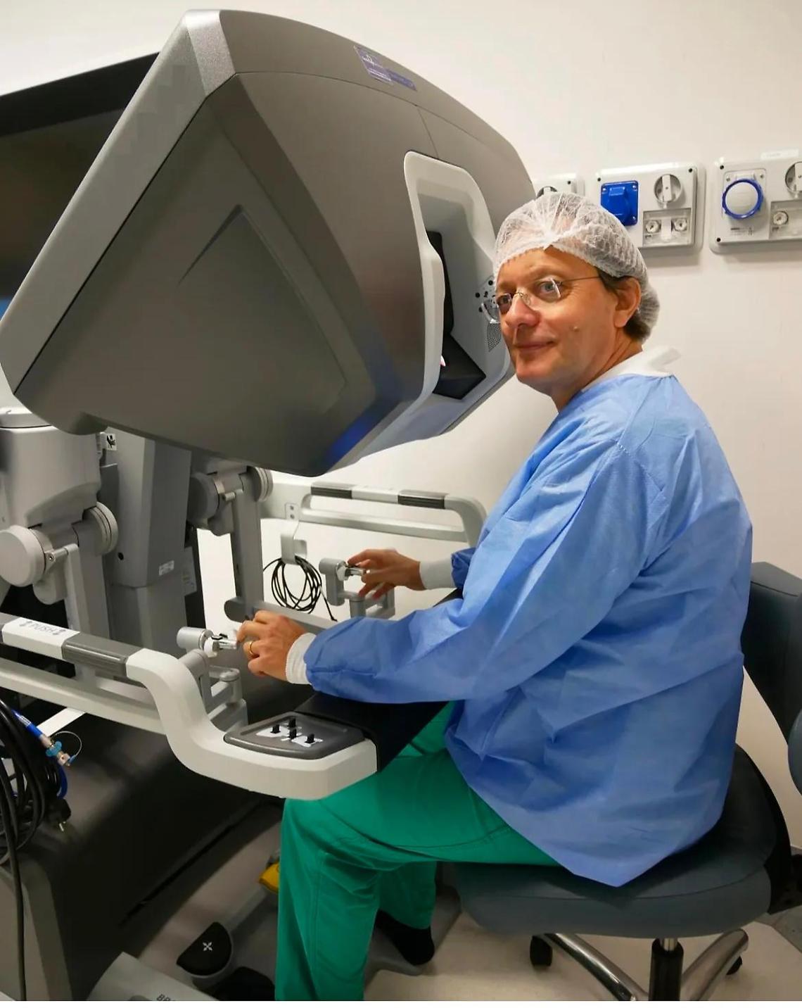 Operato alla prostata da sveglio: alle Molinette la chirurgia robotica entra nella storia 