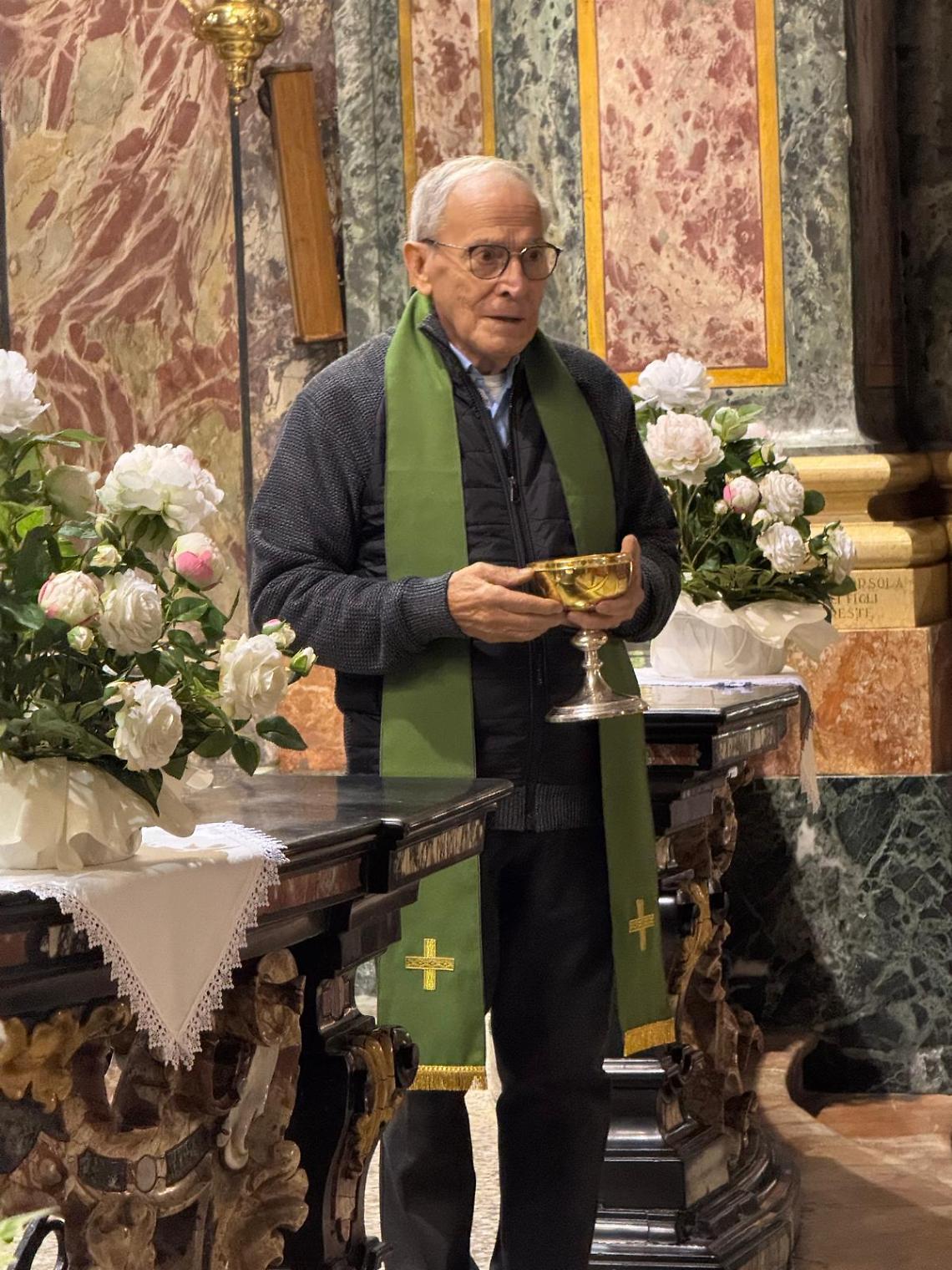 Dopo la malattia, il ritorno di don Gino: “Vi ho portati nel cuore, sempre”