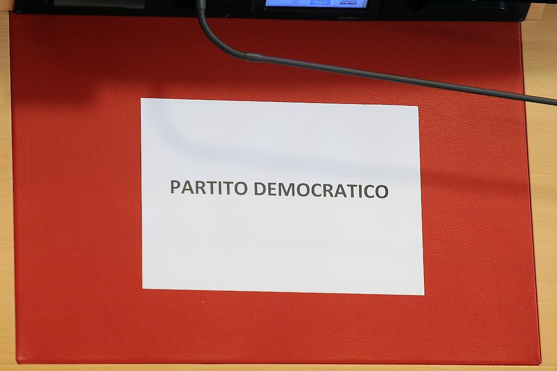 Vuoi fare politica col Pd? Prima passa alla cassa