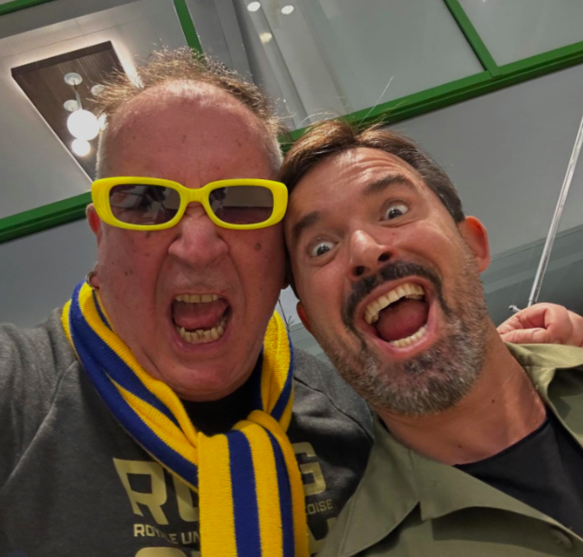 da Agliè a Bruxelles: Johnson Righeira porta “Vamos a la playa” in Champions