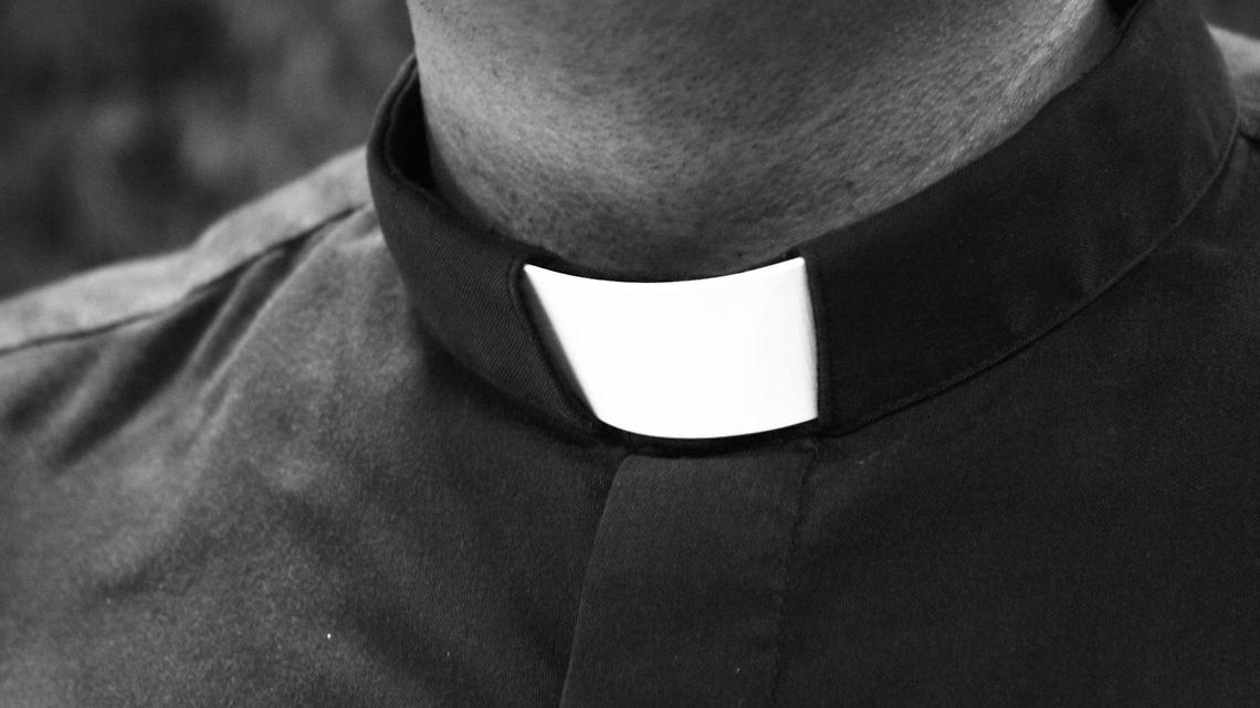 Prete pedofilo a Cuneo patteggia un 1 anno e 8 mesi di reclusione per rapporti sessuali con una 15enne