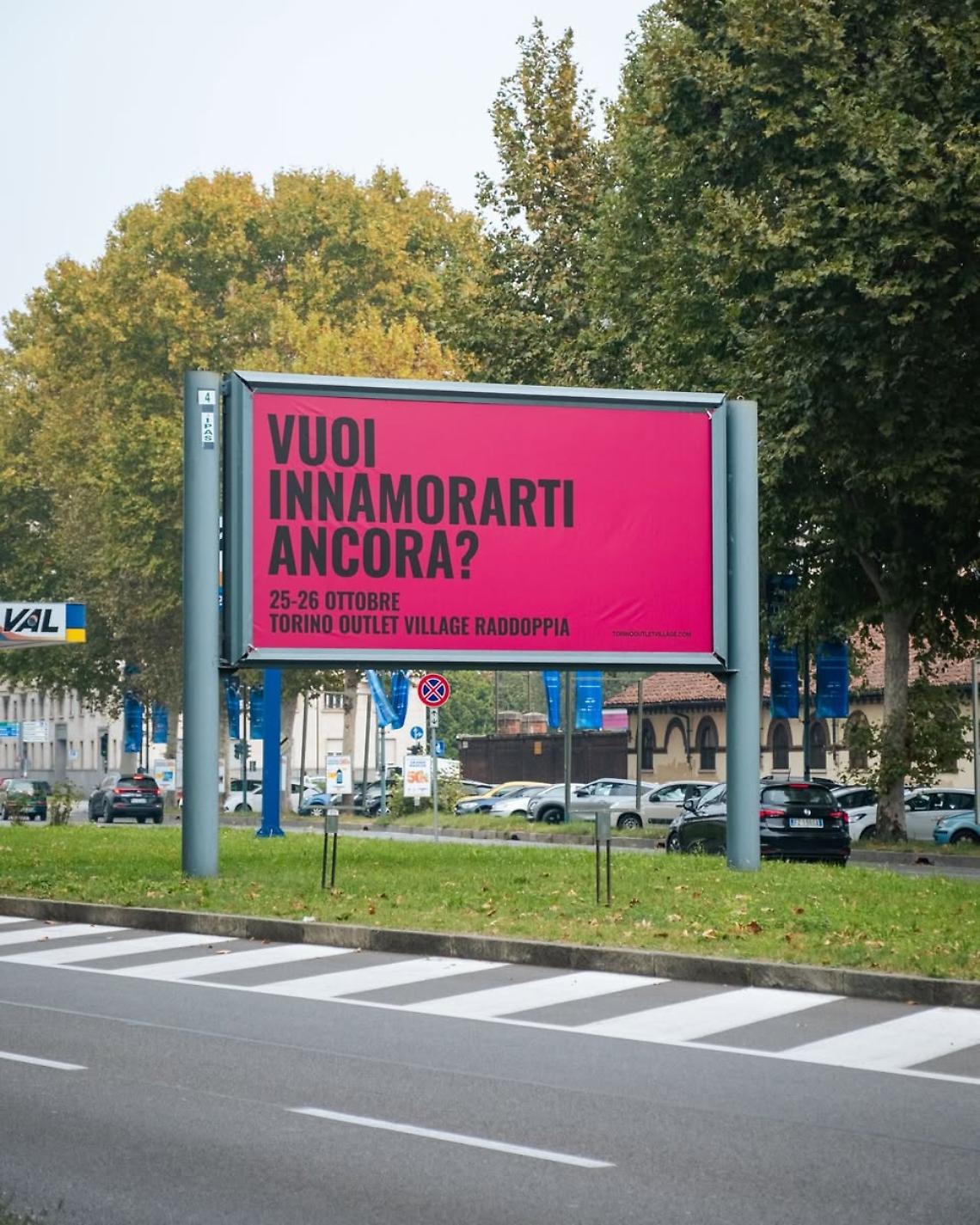 Outlet da sogno, Settimo da incubo: Piastra sorride al taglio del nastro mentre in centro si paga pure per parcheggiare