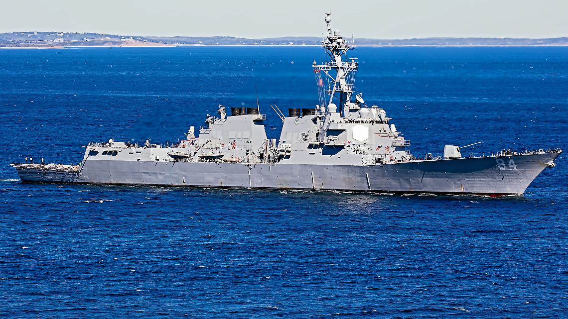 La USS Gravely a dieci chilometri dal Venezuela: Washington gioca alla guerra nei Caraibi