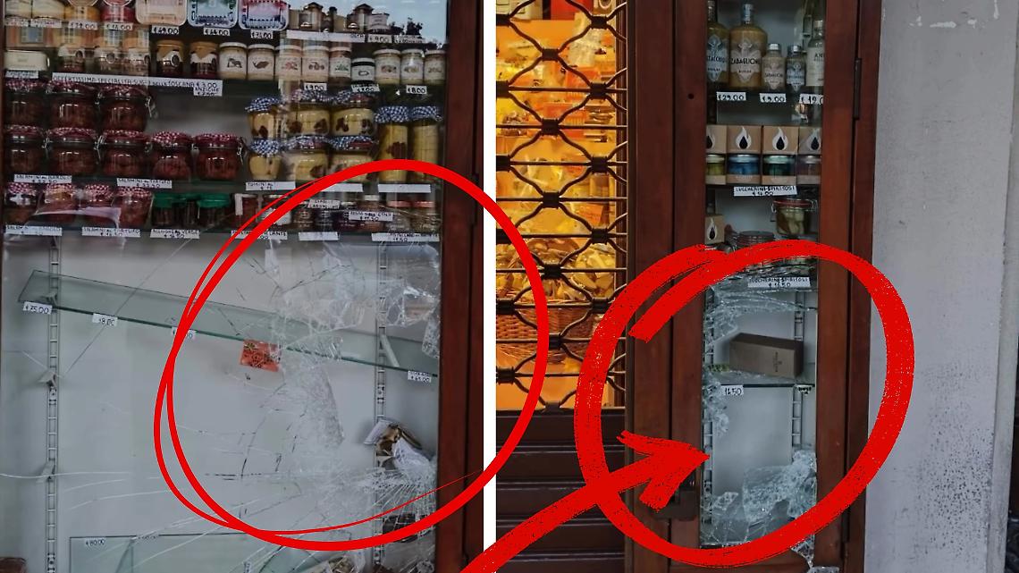 Doppio colpo nella notte all’Enodolceria di piazza Statuto: vetrine sfondate, bottino di pregio e fuga in bici