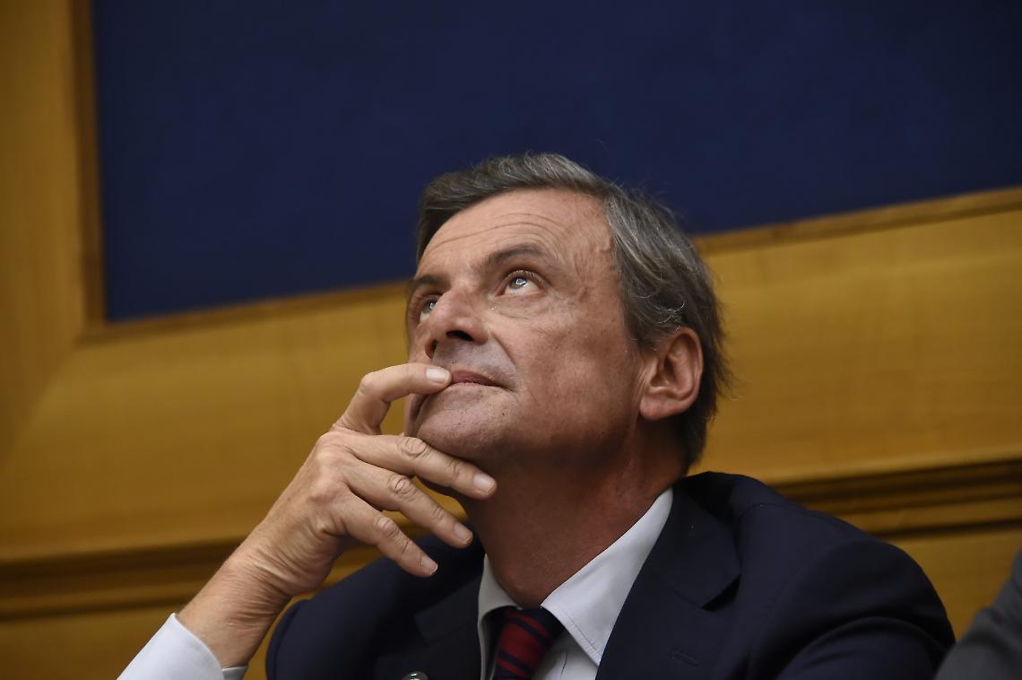 Calenda, la rotta che spiazza Lucca: Azione affida il partito a Cecchini, il segretario provinciale si dimette