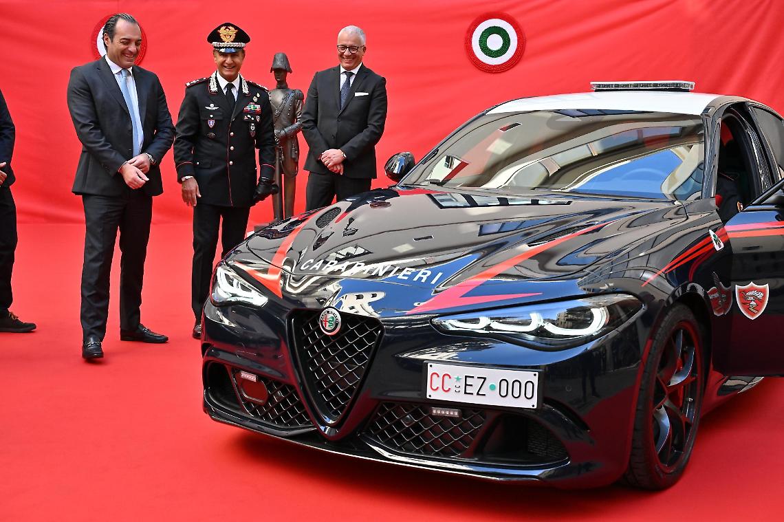 Carabinieri in Maserati...