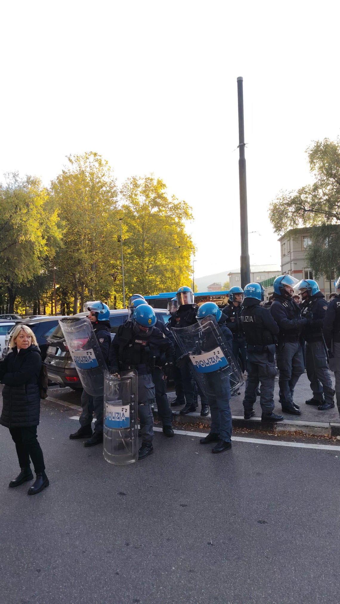 Scontri davanti al Liceo Einstein di Torino: tensione tra collettivi e Gioventù Nazionale
