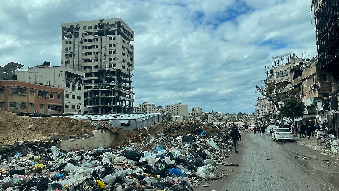 Un feretro vuoto di verità: la bara di Hamas con resti “già sepolti” che infiamma la crisi degli ostaggi