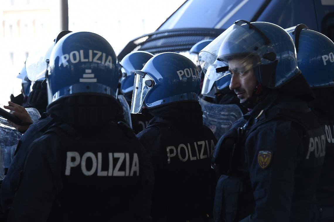 Corteo pro Palestina a Torino: tensione e cariche a Porta Susa