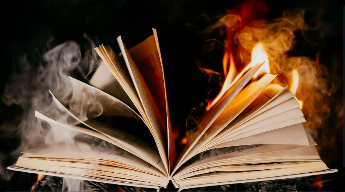 Vandali in chiesa a Casale Monferrato, bruciato un testo sacro: la citt&agrave; si stringe