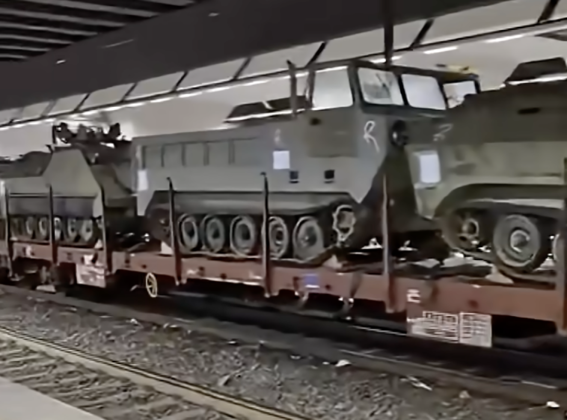 Arriva un treno carico di… panico!