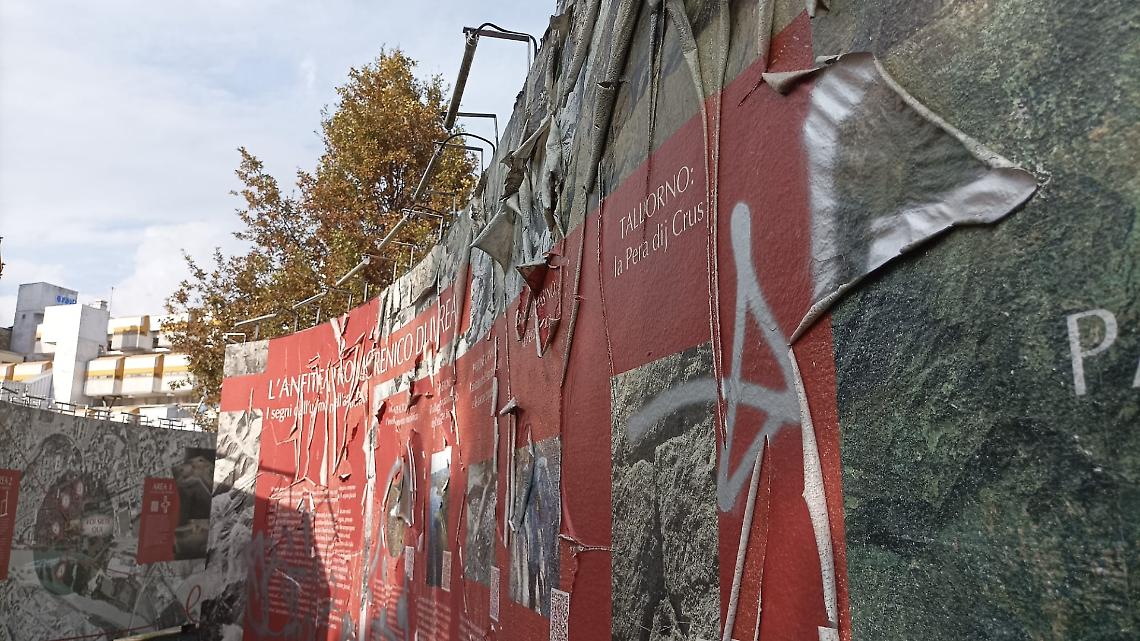 Guardare le pensiline e non la parete