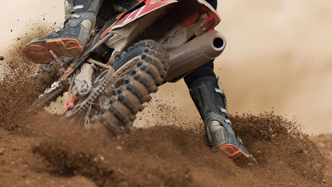 Orbassano, paura in pista: centauro ferito durante un allenamento di motocross