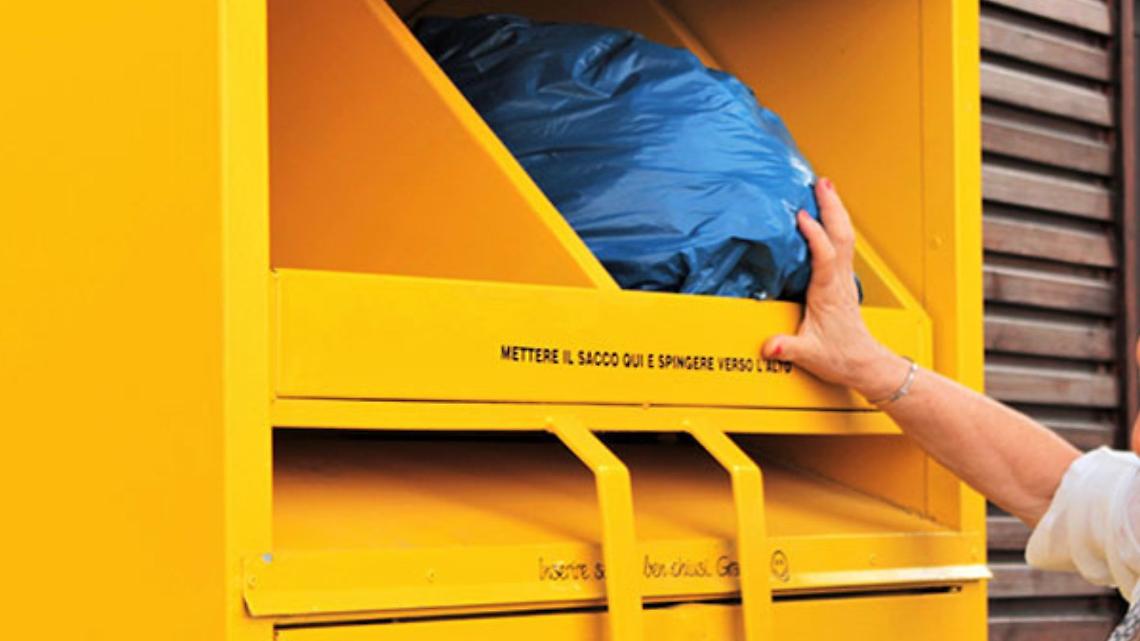Cassonetti degli abiti stracolmi a Ciriè: Cisa spiega, “furto delle marmitte catalitiche, servizio in ripresa”