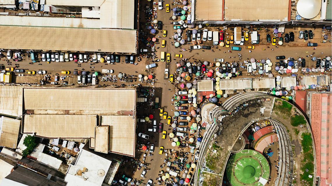 Giovani contro i giganti: il confronto generazionale nelle elezioni di Camerun e Tanzania