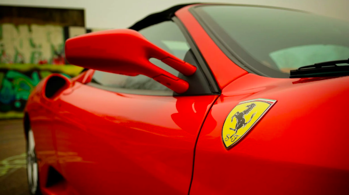 Ferrari accelera nel terzo trimestre 2025: ricavi e utile in crescita, Vigna guarda al 2030 con fiducia