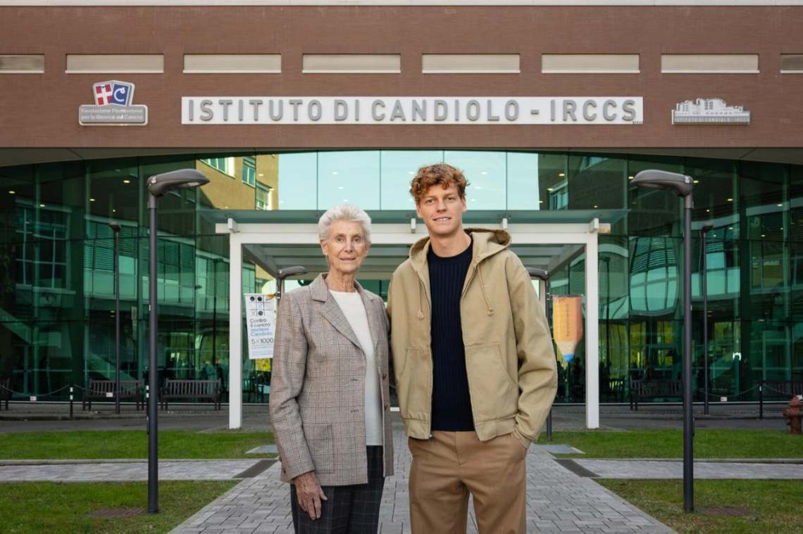 Jannik Sinner torna a Candiolo: un “Ace per la Ricerca” per combattere il cancro