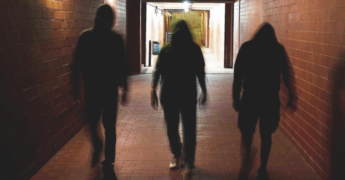 Cento ragazzi in piazza per il 15enne aggredito ad Halloween