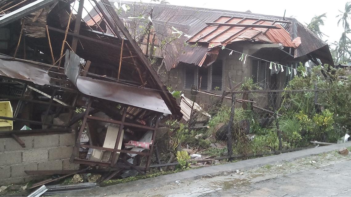 Il tifone Kalmaegi devasta l’Asia: 190 morti, città sommerse, case spazzate via