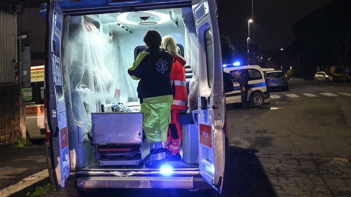 Schianto frontale sulla circonvallazione est di Rivarolo: feriti tre adulti e una bimba di 3 anni